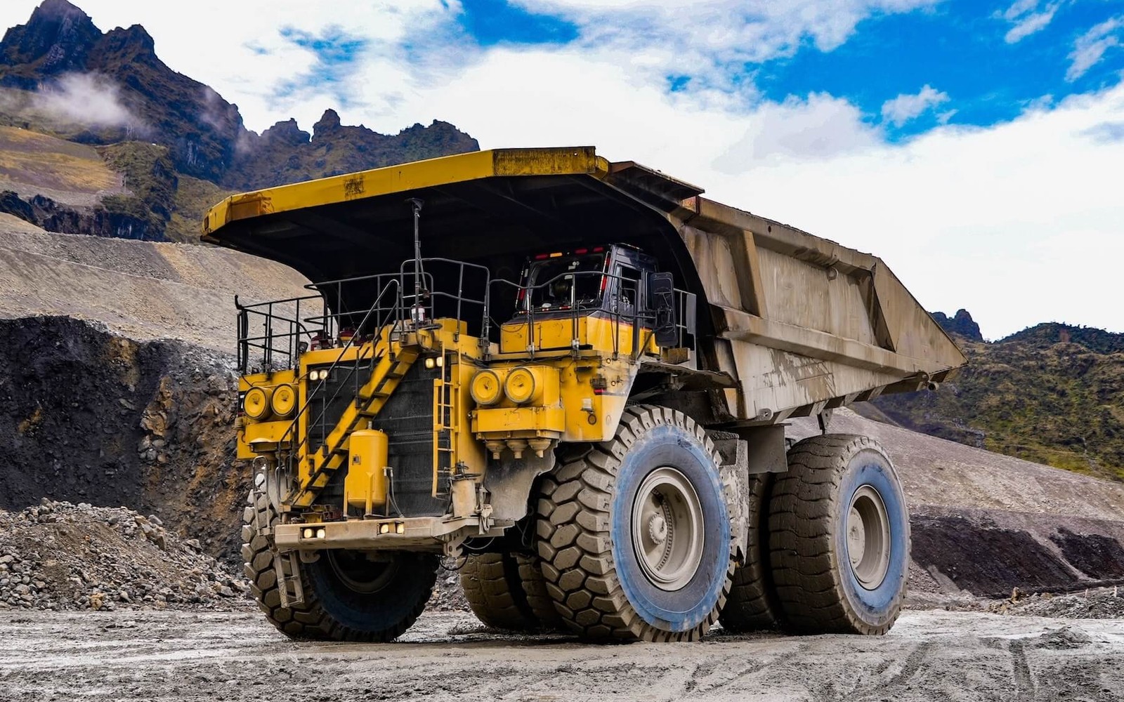 Dump Truck Financing for Utility and Pipeline Contractors