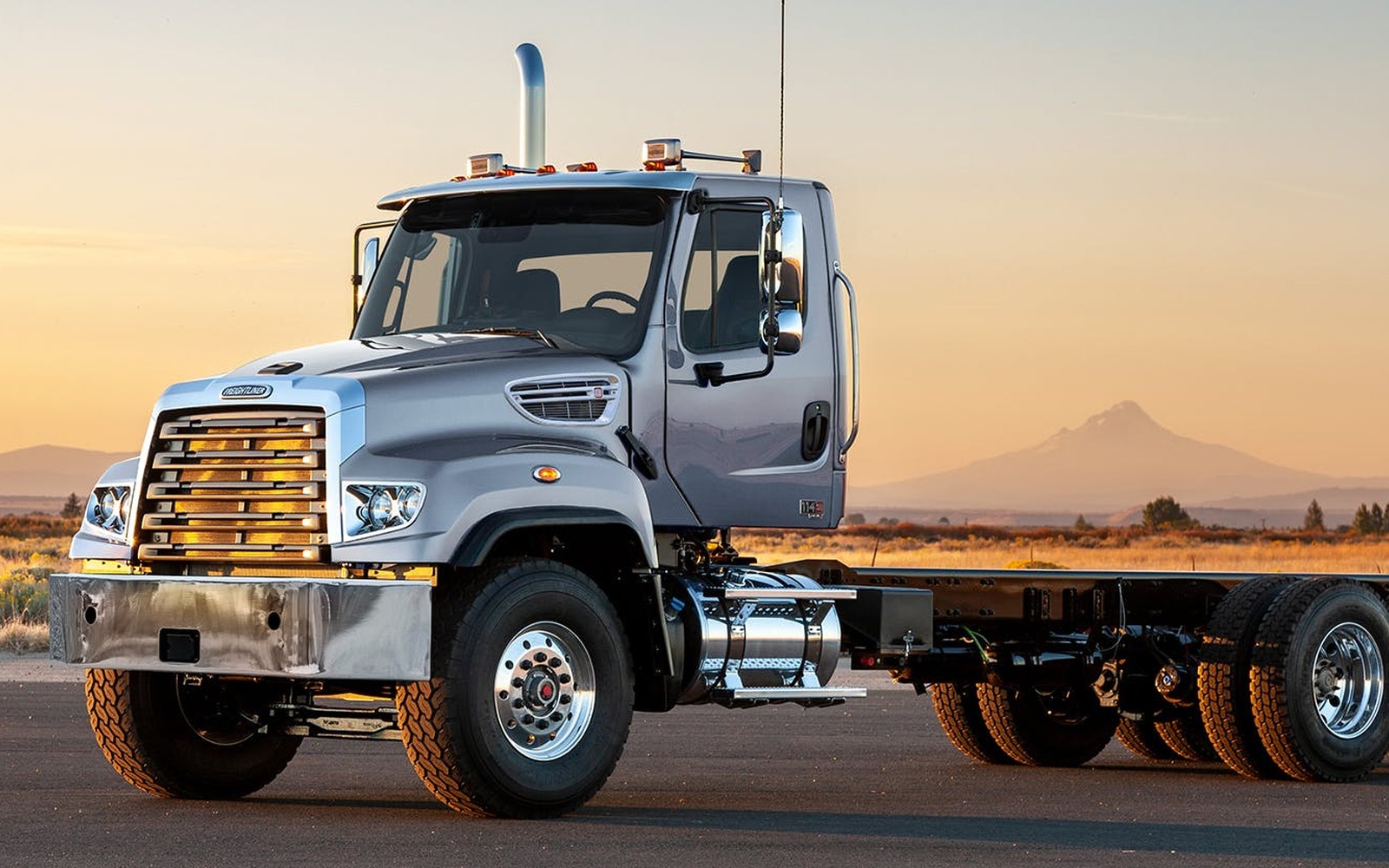 Freightliner 114SD